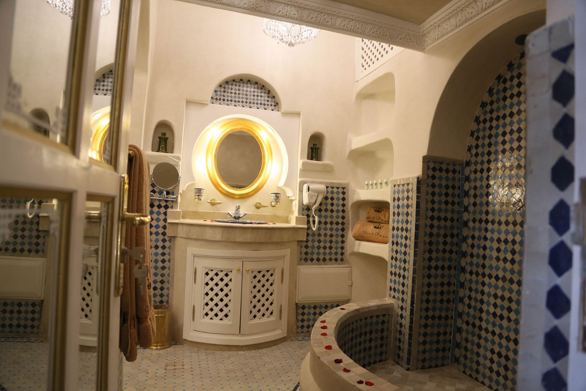 palaisdesprincesses-suite-royales-Amira-104.jpg