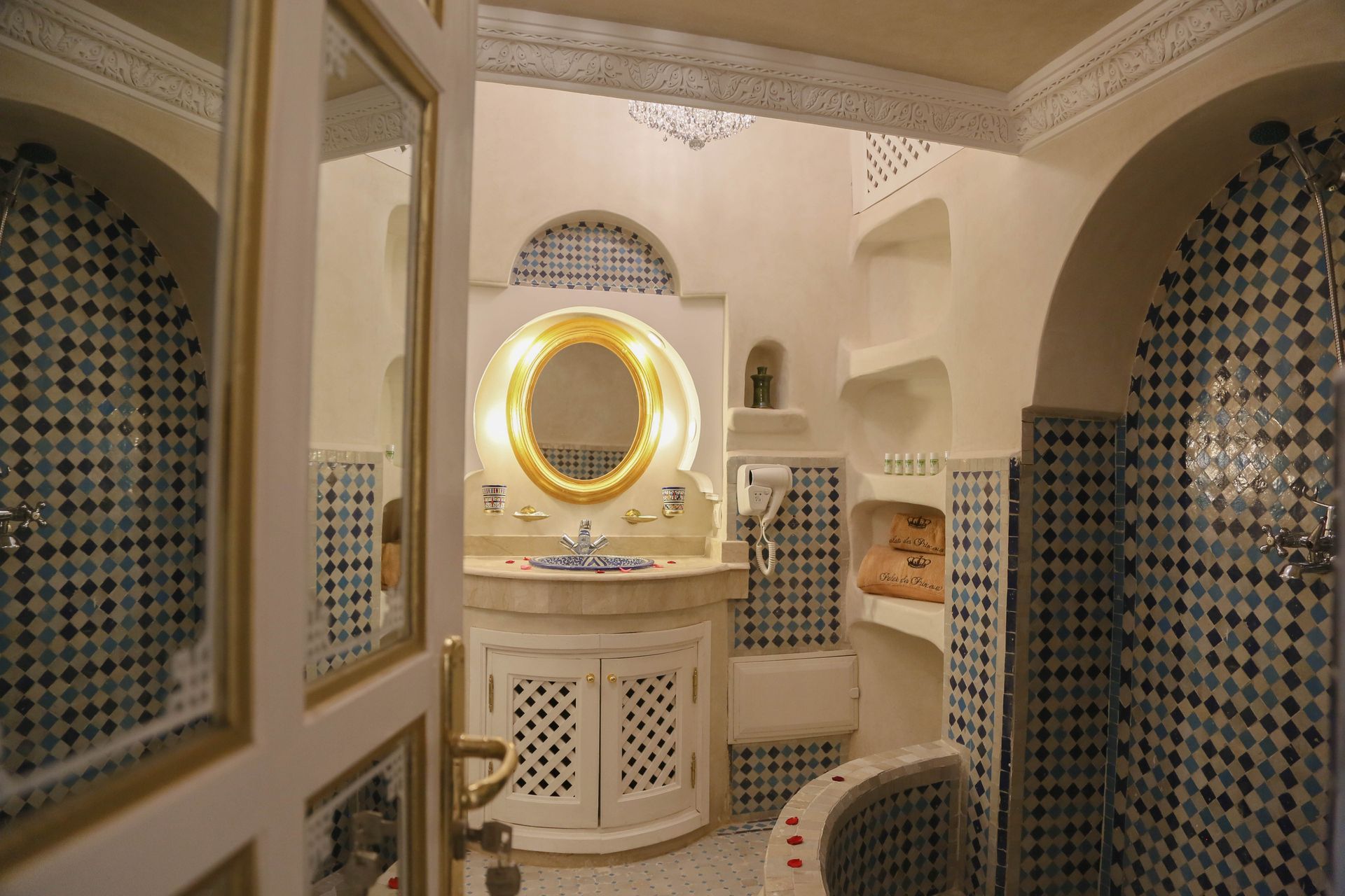 palaisdesprincesses-suite-royales-Amira-106.jpg
